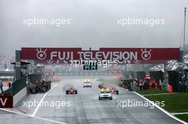 30.09.2007 Gotemba, Japan,  Race Starting with the safety car, Lewis Hamilton (GBR), McLaren Mercedes, Fernando Alonso (ESP), McLaren Mercedes - Formula 1 World Championship, Rd 15, Japanese Grand Prix, Sunday Race