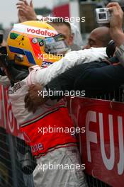 29.09.2007 Gotemba, Japan,  Lewis Hamilton (GBR), McLaren Mercedes, Anthony Hamilton (GBR), Father of Lewis Hamilton - Formula 1 World Championship, Rd 15, Japanese Grand Prix, Saturday Qualifying