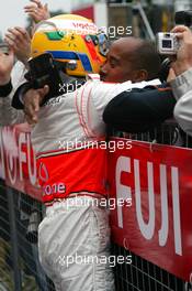 29.09.2007 Gotemba, Japan,  Lewis Hamilton (GBR), McLaren Mercedes, Anthony Hamilton (GBR), Father of Lewis Hamilton - Formula 1 World Championship, Rd 15, Japanese Grand Prix, Saturday Qualifying