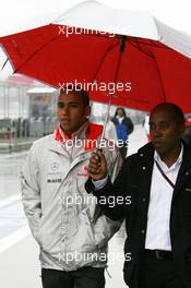 30.09.2007 Gotemba, Japan,  Lewis Hamilton (GBR), McLaren Mercedes, Anthony Hamilton (GBR), Father of Lewis Hamilton - Formula 1 World Championship, Rd 15, Japanese Grand Prix, Sunday