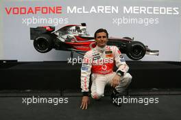 15.01.2007 Valencia, Spain Pedro de la Rosa (ESP), Test Driver, McLaren Mercedes - McLaren Mercedes MP4-22 Launch