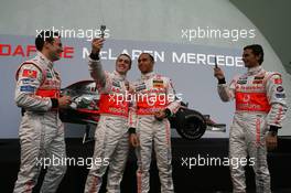 15.01.2007 Valencia, Spain Gary Paffett (GBR), Test Driver, McLaren Mercedes, Fernando Alonso (ESP), McLaren Mercedes, Lewis Hamilton (GBR), McLaren Mercedes, Pedro de la Rosa (ESP), Test Driver, McLaren Mercedes - McLaren Mercedes MP4-22 Launch