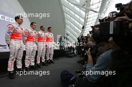 15.01.2007 Valencia, Spain Gary Paffett (GBR), Test Driver, McLaren Mercedes, Fernando Alonso (ESP), McLaren Mercedes, Lewis Hamilton (GBR), McLaren Mercedes, Pedro de la Rosa (ESP), Test Driver, McLaren Mercedes - McLaren Mercedes MP4-22 Launch