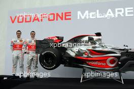 15.01.2007 Valencia, Spain Gary Paffett (GBR), Test Driver, McLaren Mercedes, Fernando Alonso (ESP), McLaren Mercedes  - McLaren Mercedes MP4-22 Launch