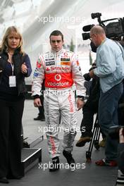 15.01.2007 Valencia, Spain Fernando Alonso (ESP), McLaren Mercedes - McLaren Mercedes MP4-22 Launch