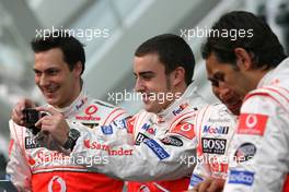 15.01.2007 Valencia, Spain Fernando Alonso (ESP), McLaren Mercedes, Lewis Hamilton (GBR), McLaren Mercedes, Pedro de la Rosa (ESP), Test Driver, McLaren Mercedes, Gary Paffett (GBR), Test Driver, McLaren Mercedes - McLaren Mercedes MP4-22 Launch