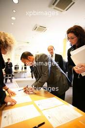 13.09.2007, Paris, France,  Lewis Hamilton (GBR), McLaren Mercedes arrives at the hearing - World Motorsport Council Hearing, McLaren vs Ferrari