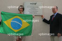 25.05.2007 Monte Carlo, Monaco,  Plaque for Monaco Senna Celebration, Vivian Senna (BRA), and Prince Albert II of Monaco - Formula 1 World Championship, Rd 5, Monaco Grand Prix, Friday