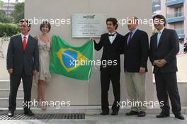 25.05.2007 Monte Carlo, Monaco,  Plaque for Monaco Senna Celebration, Vivian Senna (BRA),  Bruno Senna (BRA), GP2 Adren International and Prince Albert II of Monaco - Formula 1 World Championship, Rd 5, Monaco Grand Prix, Friday