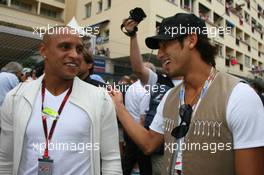 27.05.2007 Monte Carlo, Monaco,  Roberto Carlos (ESP), Real Madrid, Football Player and Hidetoshi Nakata (JPN), Football Player - Formula 1 World Championship, Rd 5, Monaco Grand Prix, Sunday Pre-Race Grid