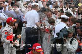 27.05.2007 Monte Carlo, Monaco,  photographers in the spray of the champaign - Formula 1 World Championship, Rd 5, Monaco Grand Prix, Sunday Podium