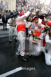 27.05.2007 Monte Carlo, Monaco,  Lewis Hamilton (GBR), McLaren Mercedes, Fernando Alonso (ESP), McLaren Mercedes - Formula 1 World Championship, Rd 5, Monaco Grand Prix, Sunday Podium