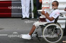 27.05.2007 Monte Carlo, Monaco,  Nicholas Hamilton (GBR), Brother of Lewis Hamilton gets the trophy from Ron Dennis (GBR), McLaren, Team Principal, Chairman dirkt after the Podium ceremony - Formula 1 World Championship, Rd 5, Monaco Grand Prix, Sunday Podium