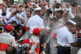 27.05.2007 Monte Carlo, Monaco,  Team and photographers in the spray of the champaign from Fernando Alonso (ESP), McLaren Mercedes and Lewis Hamilton (GBR), McLaren Mercedes - Formula 1 World Championship, Rd 5, Monaco Grand Prix, Sunday Podium