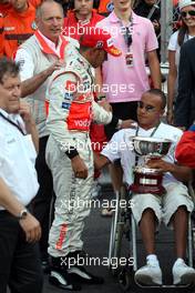 27.05.2007 Monte Carlo, Monaco,  Nicholas Hamilton (GBR), Brother of Lewis Hamilton gets the trophy from Ron Dennis (GBR), McLaren, Team Principal, Chairman dirkt after the Podium ceremony - Formula 1 World Championship, Rd 5, Monaco Grand Prix, Sunday Podium