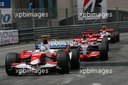 27.05.2007 Monte Carlo, Monaco,  Jarno Trulli (ITA), Toyota Racing, TF107 and Fernando Alonso (ESP), McLaren Mercedes, MP4-22 - Formula 1 World Championship, Rd 5, Monaco Grand Prix, Sunday Race