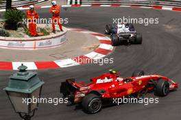 27.05.2007 Monte Carlo, Monaco,  Nick Heidfeld (GER), BMW Sauber F1 Team, F1.07 and Kimi Raikkonen (FIN), Räikkönen, Scuderia Ferrari, F2007 - Formula 1 World Championship, Rd 5, Monaco Grand Prix, Sunday Race