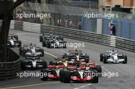 27.05.2007 Monte Carlo, Monaco,  Start, Fernando Alonso (ESP), McLaren Mercedes, MP4-22, Lewis Hamilton (GBR), McLaren Mercedes, MP4-22 and Felipe Massa (BRA), Scuderia Ferrari, F2007 - Formula 1 World Championship, Rd 5, Monaco Grand Prix, Sunday Race