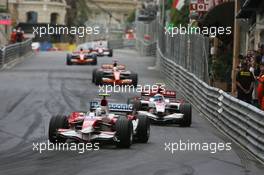 27.05.2007 Monte Carlo, Monaco,  Jarno Trulli (ITA), Toyota Racing, TF107 leads Anthony Davidson (GBR), Super Aguri F1 Team, SA07 - Formula 1 World Championship, Rd 5, Monaco Grand Prix, Sunday Race