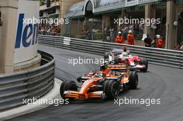 27.05.2007 Monte Carlo, Monaco,  Christijan Albers (NED), Spyker F1 Team, F8-VII leads Ralf Schumacher (GER), Toyota Racing, TF107 - Formula 1 World Championship, Rd 5, Monaco Grand Prix, Sunday Race