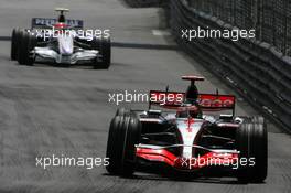 27.05.2007 Monte Carlo, Monaco,  Fernando Alonso (ESP), McLaren Mercedes, MP4-22 and Nick Heidfeld (GER), BMW Sauber F1 Team, F1.07 - Formula 1 World Championship, Rd 5, Monaco Grand Prix, Sunday Race