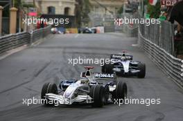 27.05.2007 Monte Carlo, Monaco,  Robert Kubica (POL), BMW Sauber F1 Team, F1.07 leads Nico Rosberg (GER), WilliamsF1 Team, FW29 - Formula 1 World Championship, Rd 5, Monaco Grand Prix, Sunday Race