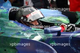 26.05.2007 Monte Carlo, Monaco,  Rubens Barrichello (BRA), Honda Racing F1 Team wearing a new helmet design of JMD with a special thermopainting - Formula 1 World Championship, Rd 5, Monaco Grand Prix, Saturday Practice