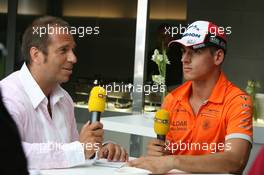 26.05.2007 Monte Carlo, Monaco,  Adrian Sutil (GER), Spyker F1 Team and Kai Ebel (RTL TV) - Formula 1 World Championship, Rd 5, Monaco Grand Prix, Saturday Practice