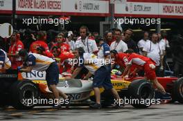 26.05.2007 Monte Carlo, Monaco,  Heikki Kovalainen (FIN), Renault F1 Team and Felipe Massa (BRA), Scuderia Ferrari - Formula 1 World Championship, Rd 5, Monaco Grand Prix, Saturday Practice