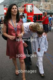 26.05.2007 Monte Carlo, Monaco,  Erja Häkkinen wife of Mika Häkkinen (FIN), Mika Hakkinen (FIN), Former F1 World Champion and Hugo Hakkinen (FIN), Son of Mika and Erja - Formula 1 World Championship, Rd 5, Monaco Grand Prix, Saturday