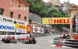 26.05.2007 Monte Carlo, Monaco,  Kimi Raikkonen (FIN), Räikkönen, Scuderia Ferrari and Felipe Massa (BRA), Scuderia Ferrari at "La Rascasse" corner - Formula 1 World Championship, Rd 5, Monaco Grand Prix, Saturday Qualifying