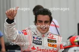 26.05.2007 Monte Carlo, Monaco,  Pole Position, 1st, Fernando Alonso (ESP), McLaren Mercedes, MP4-22 - Formula 1 World Championship, Rd 5, Monaco Grand Prix, Saturday Qualifying