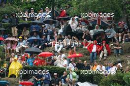 26.05.2007 Monte Carlo, Monaco,  Fans watch the session - Formula 1 World Championship, Rd 5, Monaco Grand Prix, Saturday Practice