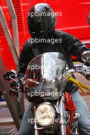 26.05.2007 Monte Carlo, Monaco,  Michael Schumacher (GER), Scuderia Ferrari, Advisor, tries to leave the track annonymously, without any media attention - Formula 1 World Championship, Rd 5, Monaco Grand Prix, Saturday