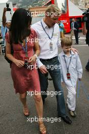 26.05.2007 Monte Carlo, Monaco,  Erja Häkkinen wife of Mika Häkkinen (FIN), Mika Hakkinen (FIN), Former F1 World Champion and Hugo Hakkinen (FIN), Son of Mika and Erja - Formula 1 World Championship, Rd 5, Monaco Grand Prix, Saturday