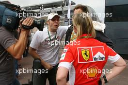 26.05.2007 Monte Carlo, Monaco,  Mario Barth (Comedian) talking with Sabine Kehm (GER), Michael Schumacher's personal press officer - Formula 1 World Championship, Rd 5, Monaco Grand Prix, Saturday