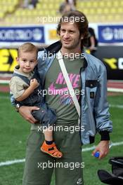 22.05.2006 Monte Carlo, Monaco,  Jarno Trulli (ITA), Toyota Racing with his son - Star Team for Children VS National Team Drivers, Charity Football Match, Louis II Stadium