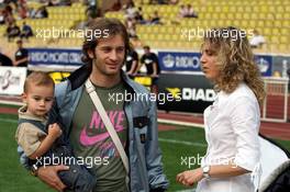 22.05.2006 Monte Carlo, Monaco,  Jarno Trulli (ITA), Toyota Racing with his wife and son - Star Team for Children VS National Team Drivers, Charity Football Match, Louis II Stadium