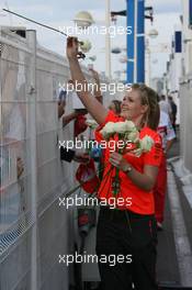 27.05.2007 Monte Carlo, Monaco,  McLaren Mercedes, hand out white roses - Formula 1 World Championship, Rd 5, Monaco Grand Prix, Sunday