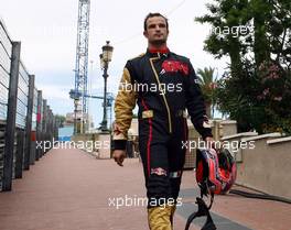 27.05.2007 Monte Carlo, Monaco,  Vitantonio Liuzzi (ITA), Scuderia Toro Rosso, returns to the pitlane after crashing - Formula 1 World Championship, Rd 5, Monaco Grand Prix, Sunday