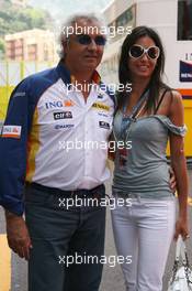 24.05.2007 Monte Carlo, Monaco,  Flavio Briatore (ITA), Renault F1 Team, Team Chief, Managing Director and his fiancee, Elisabetta Gregoraci (ITA), Lingerie Model - Formula 1 World Championship, Rd 5, Monaco Grand Prix, Thursday