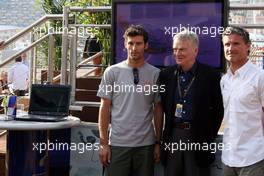 24.05.2007 Monte Carlo, Monaco,  Mark Webber (AUS), Red Bull Racing, Max Mosley (GBR), FIA President and David Coulthard (GBR), Red Bull Racing at the opening of a charity event to give fans the chance to have their picture on the Red Bull Racing F1 Car, at the British Grand Prix- Formula 1 World Championship, Rd 5, Monaco Grand Prix, Thursday