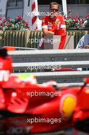 24.05.2007 Monte Carlo, Monaco,  Michael Schumacher (GER), Scuderia Ferrari, Advisor, watches the session from "La Rascasse" corner as Felipe Massa (BRA), Scuderia Ferrari, F2007, drives past  - Formula 1 World Championship, Rd 5, Monaco Grand Prix, Thursday Practice