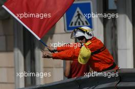 24.05.2007 Monte Carlo, Monaco,  Marshalls Red Flag the session - Formula 1 World Championship, Rd 5, Monaco Grand Prix, Thursday Practice