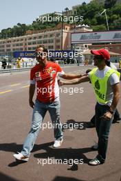 24.05.2007 Monte Carlo, Monaco,  Michael Schumacher (GER), Scuderia Ferrari, Advisor, arrives at the circuit / going to his Team in the Pit Lane - Formula 1 World Championship, Rd 5, Monaco Grand Prix, Thursday