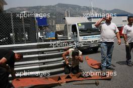 22.05.2007 Monte Carlo, Monaco,  Last road works at the track - Formula 1 World Championship, Rd 5, Monaco Grand Prix, Wednesday