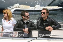 27.05.2007 Monte Carlo, Monaco,  Jude Law (GBR), Famous Actor (right) and Johnny Lee Miller (GBR), Famous Actor (left), visit the Grand Prix - Formula 1 World Championship, Rd 5, Monaco Grand Prix, Sunday