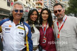 27.05.2007 Monte Carlo, Monaco,  Flavio Briatore (ITA), Renault F1 Team, Team Chief, Managing Director, Elisabetta Gregoraci (ITA), Lingerie Model and Jean Reno (FRA), Famous Actor with his girlfriend - Formula 1 World Championship, Rd 5, Monaco Grand Prix, Sunday