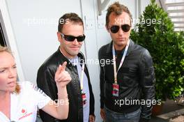 27.05.2007 Monte Carlo, Monaco,  Jude Law (GBR), Famous Actor (right) and Johnny Lee Miller (GBR), Famous Actor (left), visit the Grand Prix - Formula 1 World Championship, Rd 5, Monaco Grand Prix, Sunday