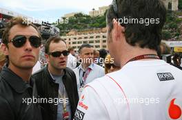 27.05.2007 Monte Carlo, Monaco,  Jude Law (GBR), Famous Actor and Johnny Lee Miller (GBR), Famous Actor visit the Grand Prix - Formula 1 World Championship, Rd 5, Monaco Grand Prix, Sunday